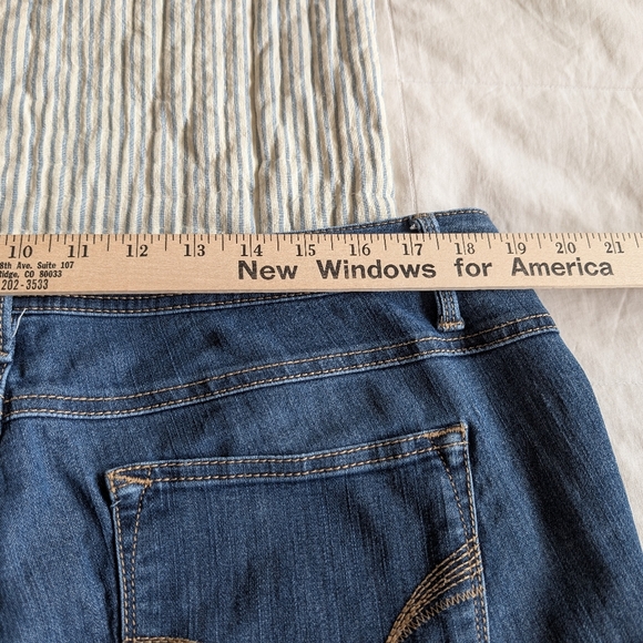 CJ Banks Classic Blue Denim Cropped Jeans,Boatched Crotch 16w - Picture 3 of 6